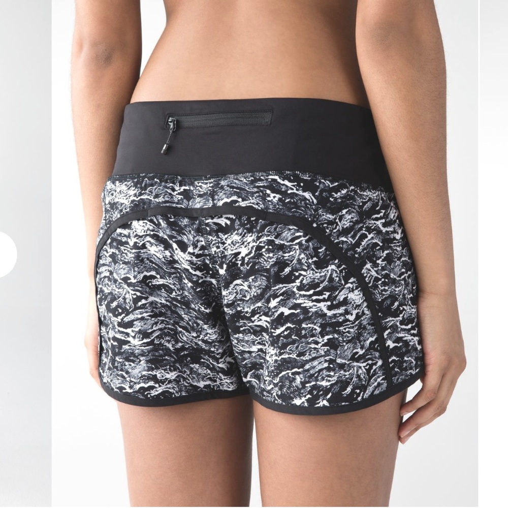 Like New Lululemon Run Times Short Nami Wave White Black / Black Size 4 Shorts